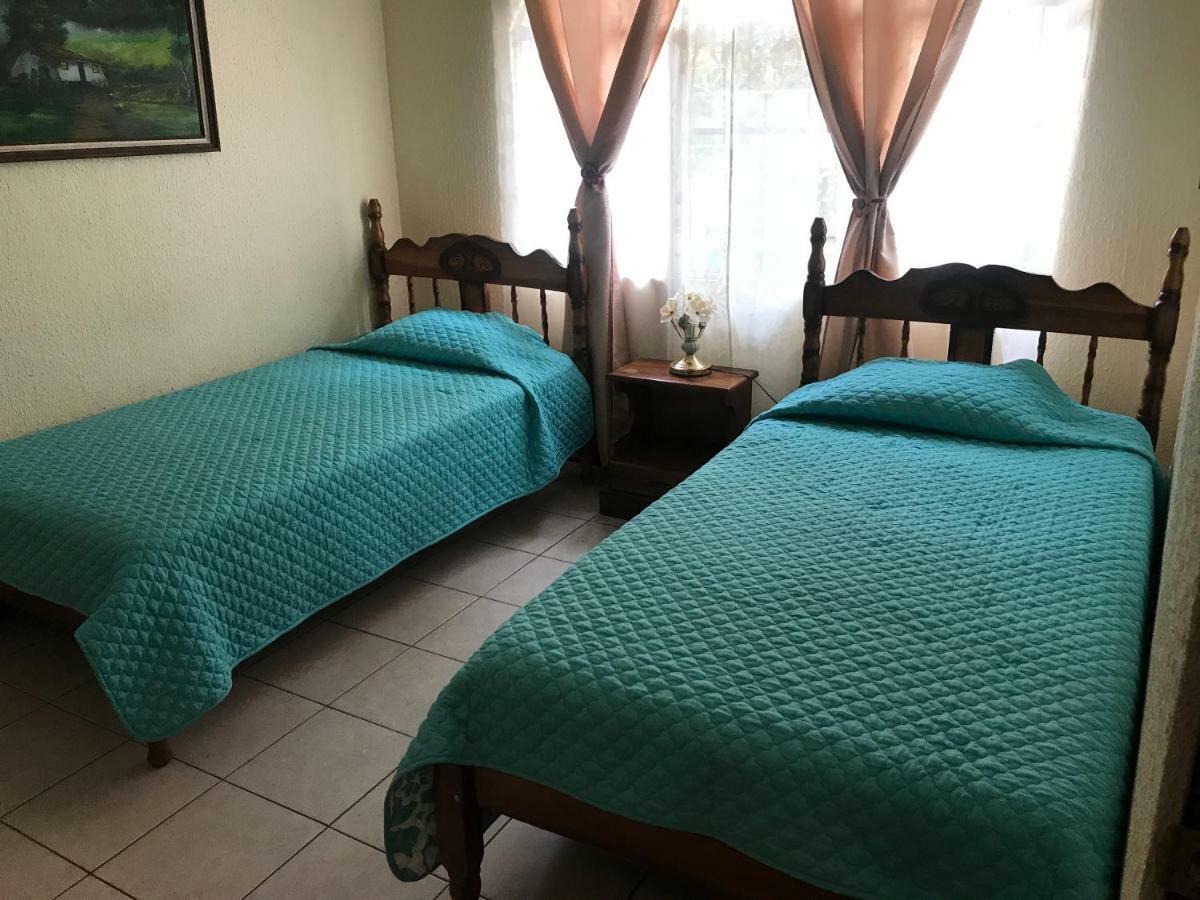 Bed and Breakfast Casa Del Suizo Desamparados  Экстерьер фото