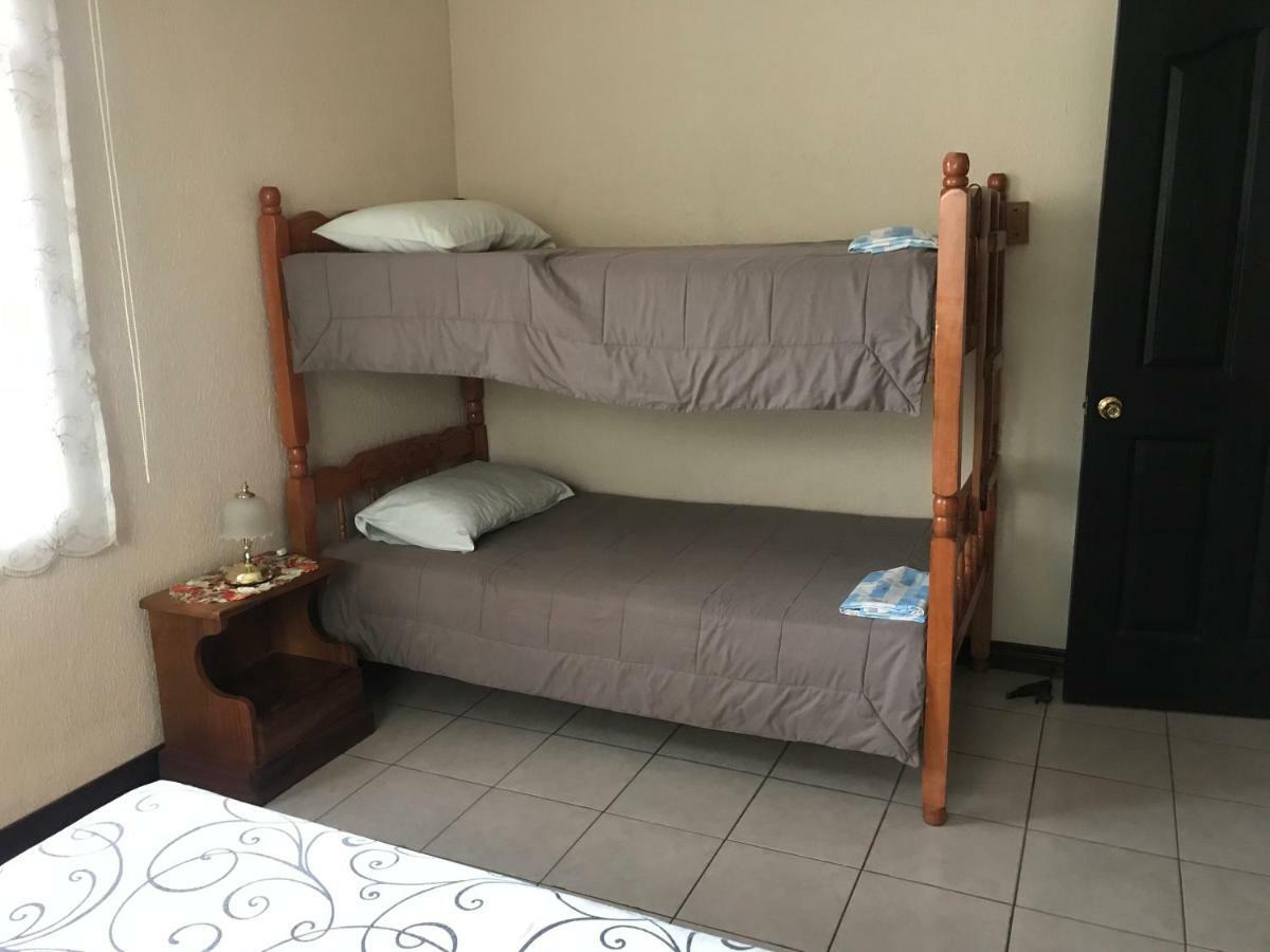Bed and Breakfast Casa Del Suizo Desamparados  Экстерьер фото
