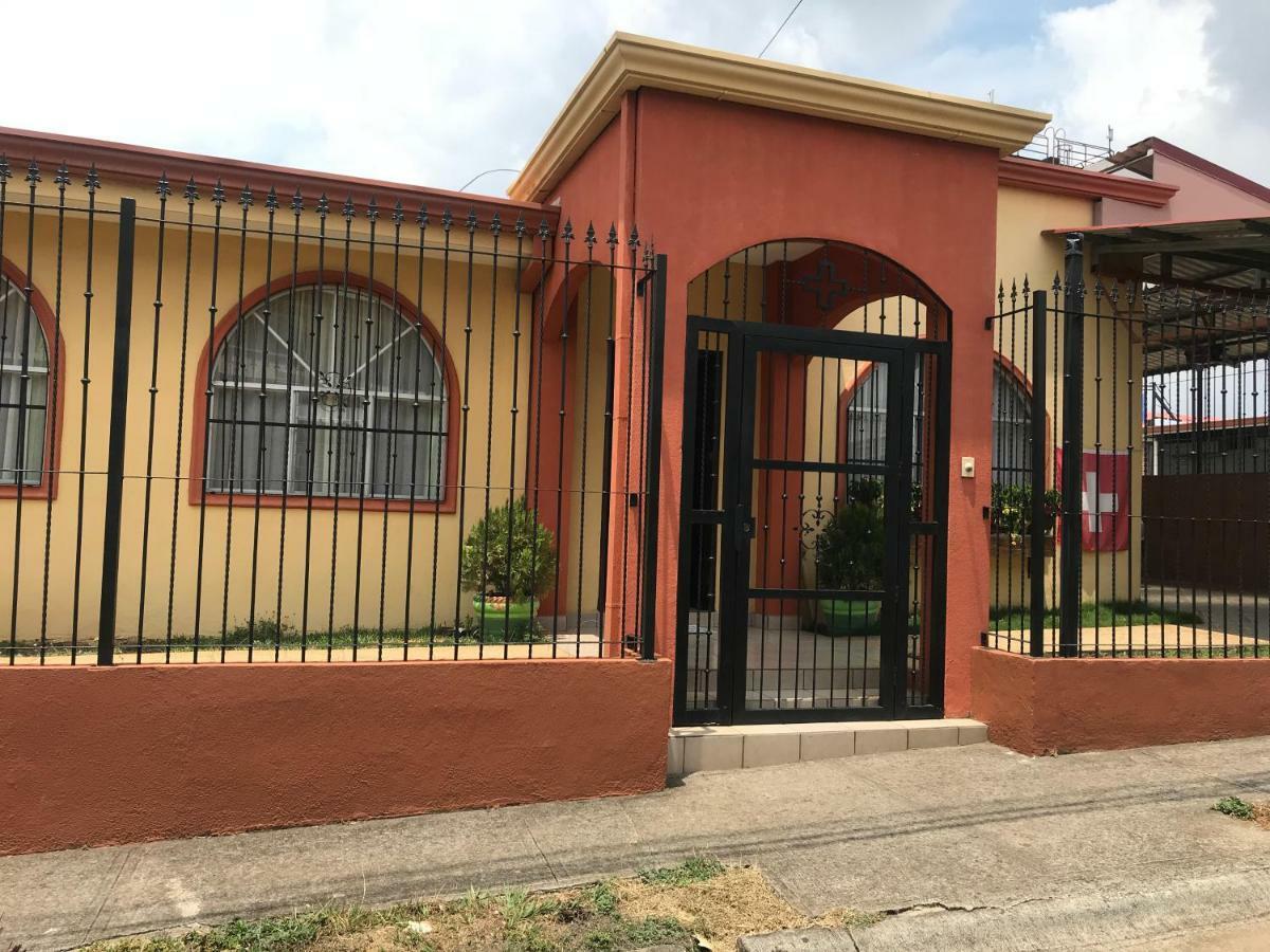 Bed and Breakfast Casa Del Suizo Desamparados  Экстерьер фото